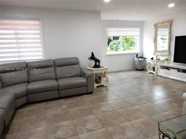 19901 SW 92nd Ave, Cutler Bay, FL 33157