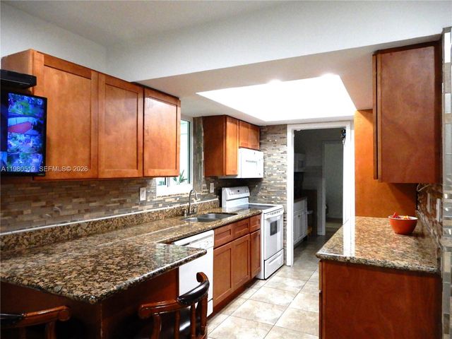 19901 SW 92nd Ave, Cutler Bay, FL 33157