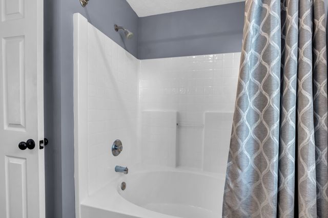 2940 Riverbend Dr, Nashville, TN 37214