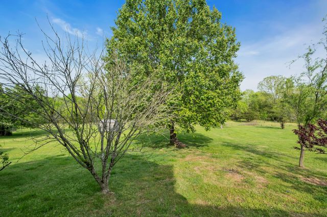 2940 Riverbend Dr, Nashville, TN 37214