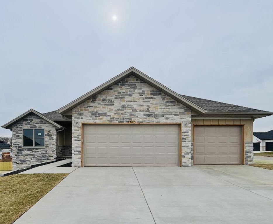 907 S Silverwood Lane, Nixa, MO 65714