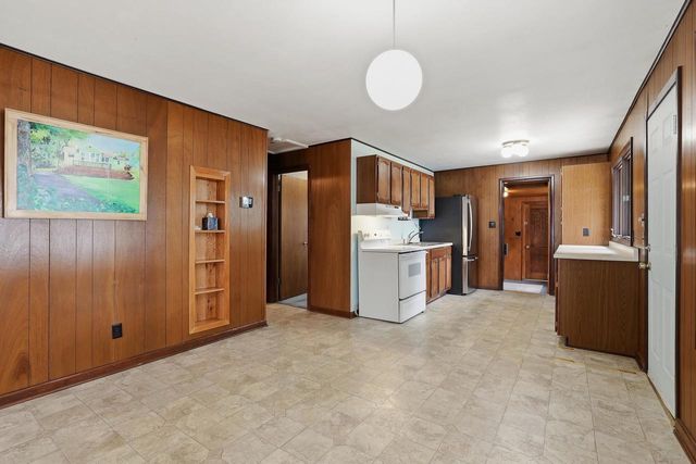 E1875 DOEDE LANE, Iola, WI 54945