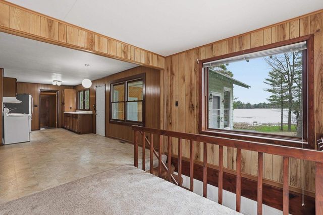 E1875 DOEDE LANE, Iola, WI 54945