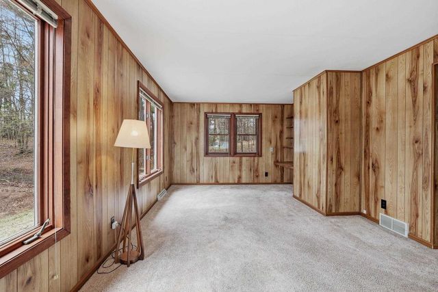 E1875 DOEDE LANE, Iola, WI 54945