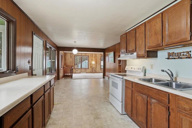 E1875 DOEDE LANE, Iola, WI 54945