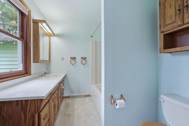 E1875 DOEDE LANE, Iola, WI 54945