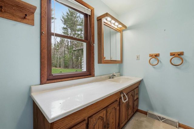 E1875 DOEDE LANE, Iola, WI 54945