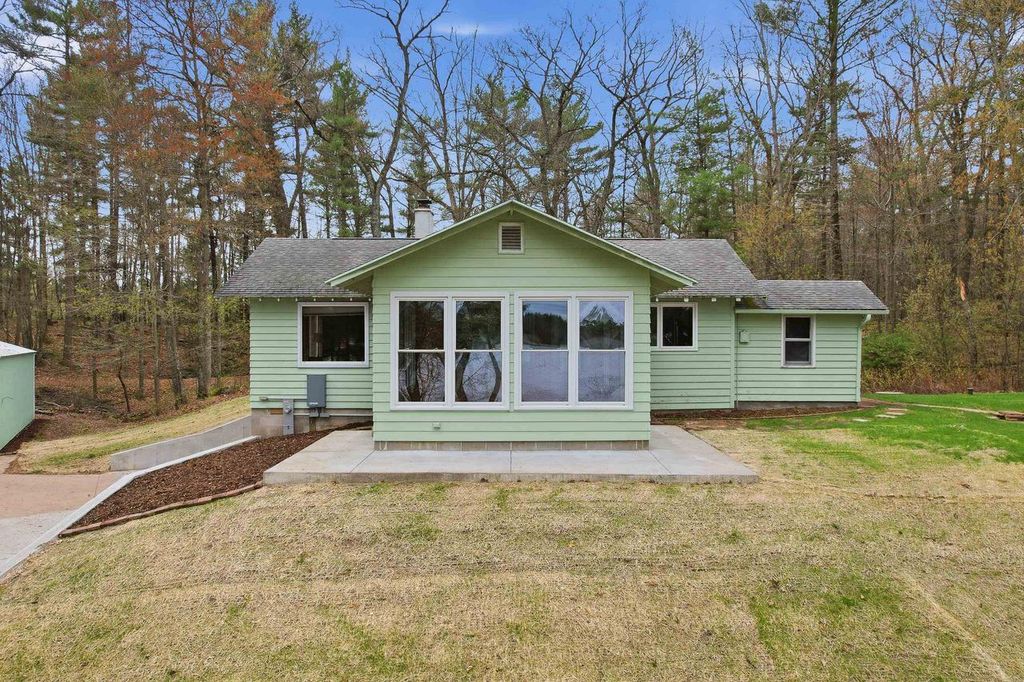 E1875 DOEDE LANE, Iola, WI 54945