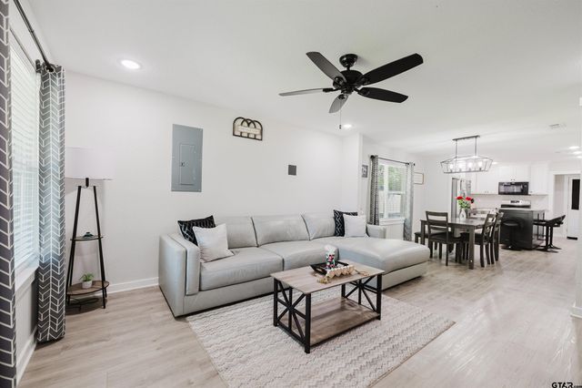 1401 N Palace, Tyler, TX 75701