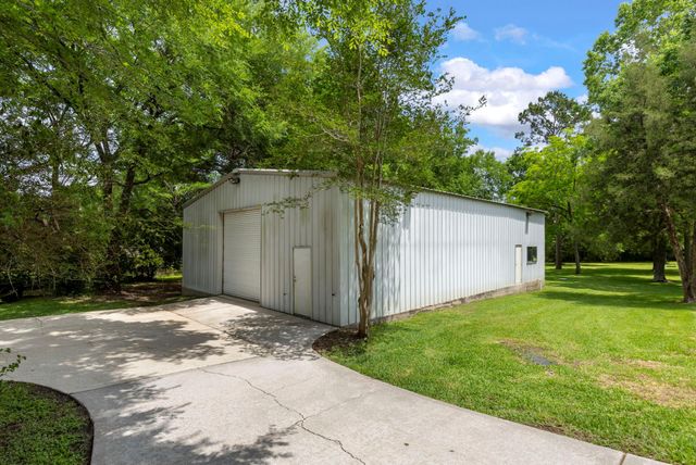 20111 Hilltop Ranch Drive, Montgomery, TX 77316
