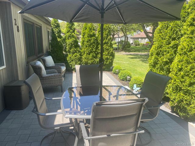 28 Strathmore Gate Drive, Stony Brook, NY 11790