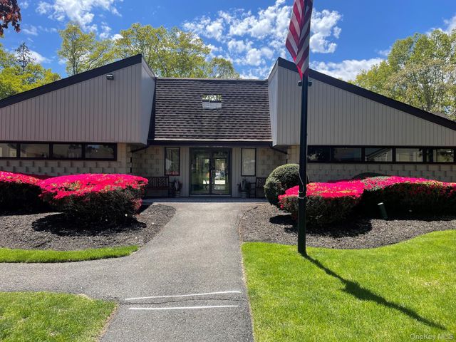 28 Strathmore Gate Drive, Stony Brook, NY 11790