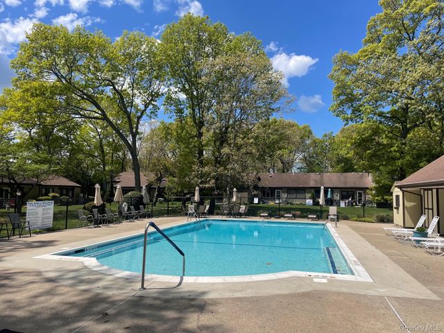 28 Strathmore Gate Drive, Stony Brook, NY 11790