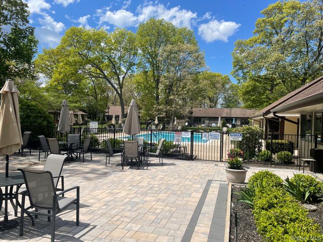 28 Strathmore Gate Drive, Stony Brook, NY 11790