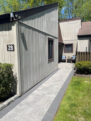 28 Strathmore Gate Drive, Stony Brook, NY 11790