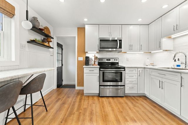 24 Ellington Rd, Tewksbury, MA 01876