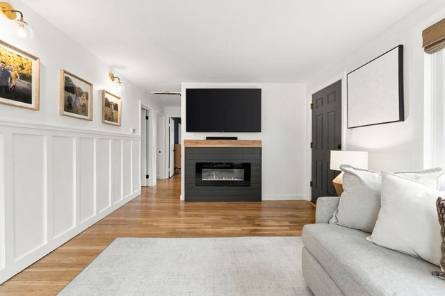 24 Ellington Rd, Tewksbury, MA 01876