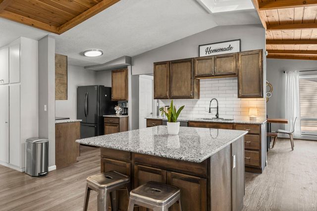 7008 35th Avenue N, Crystal, MN 55427