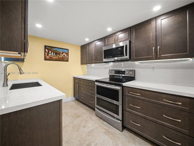 11282 SW 9th Ct, Pembroke Pines, FL 33025