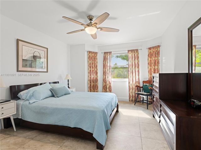 11282 SW 9th Ct, Pembroke Pines, FL 33025