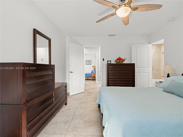 11282 SW 9th Ct, Pembroke Pines, FL 33025