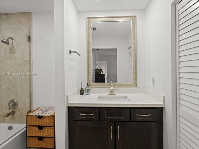 11282 SW 9th Ct, Pembroke Pines, FL 33025