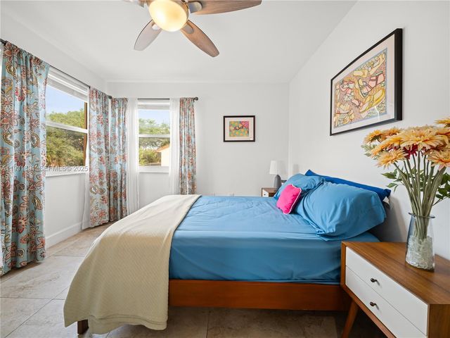 11282 SW 9th Ct, Pembroke Pines, FL 33025