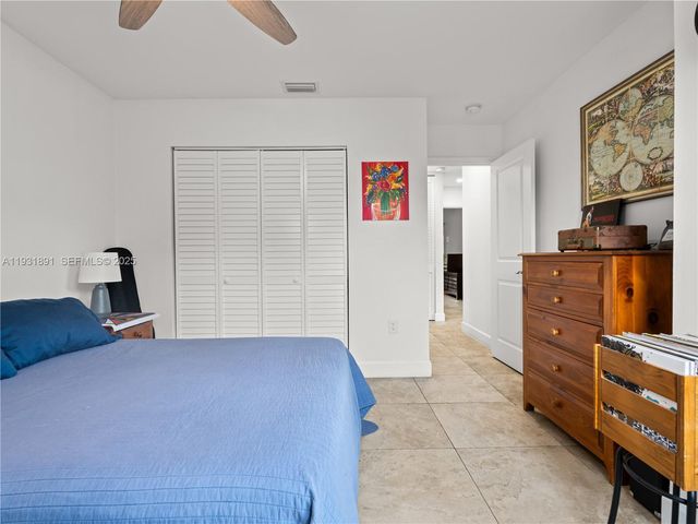 11282 SW 9th Ct, Pembroke Pines, FL 33025