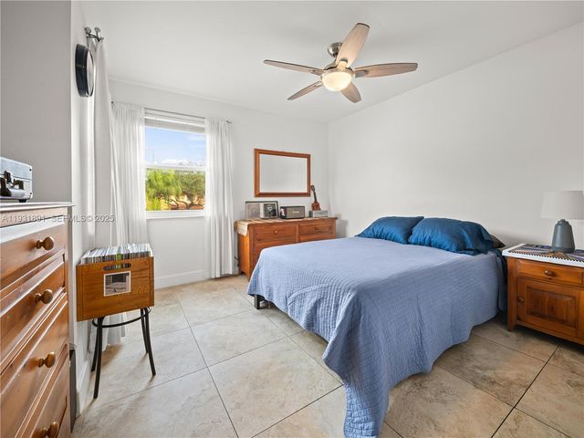 11282 SW 9th Ct, Pembroke Pines, FL 33025