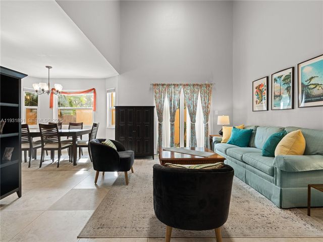 11282 SW 9th Ct, Pembroke Pines, FL 33025