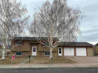 906 18TH ST, Wheatland, WY 82201