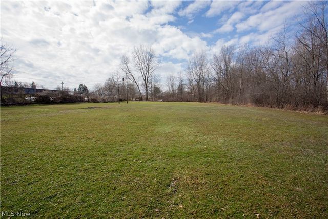 228 Center Street, Hubbard, OH 44425