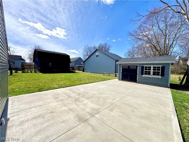 124 2nd Avenue NW, Beach City, OH 44608