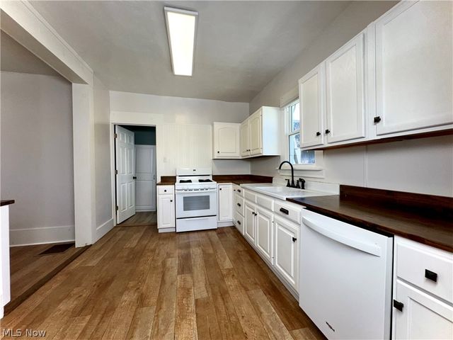 124 2nd Avenue NW, Beach City, OH 44608