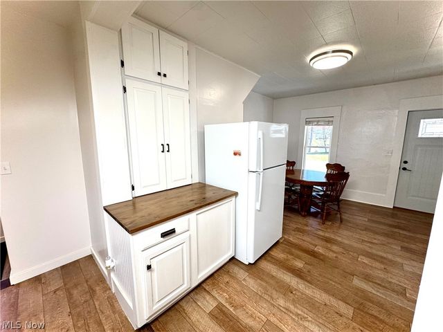 124 2nd Avenue NW, Beach City, OH 44608