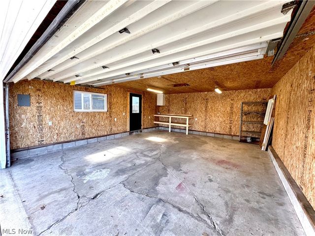 124 2nd Avenue NW, Beach City, OH 44608