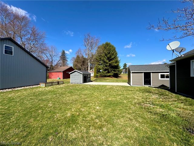 124 2nd Avenue NW, Beach City, OH 44608