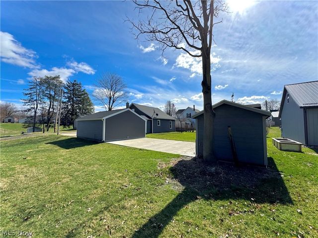 124 2nd Avenue NW, Beach City, OH 44608