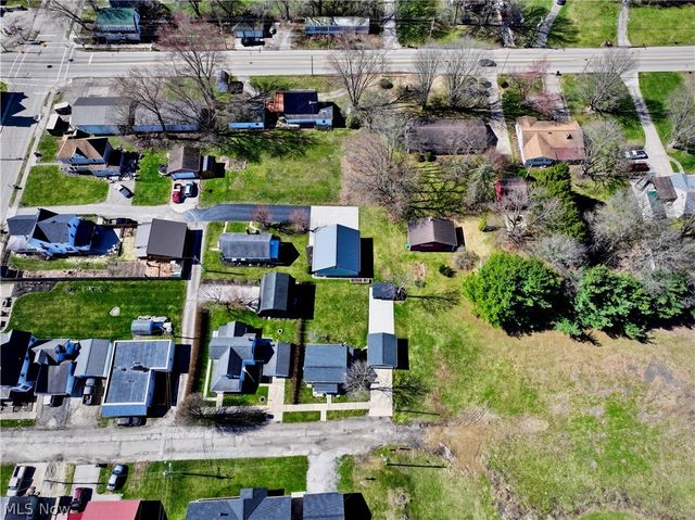 124 2nd Avenue NW, Beach City, OH 44608