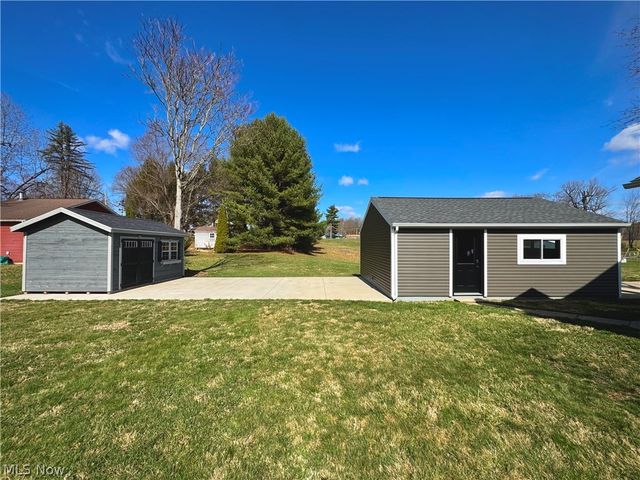 124 2nd Avenue NW, Beach City, OH 44608