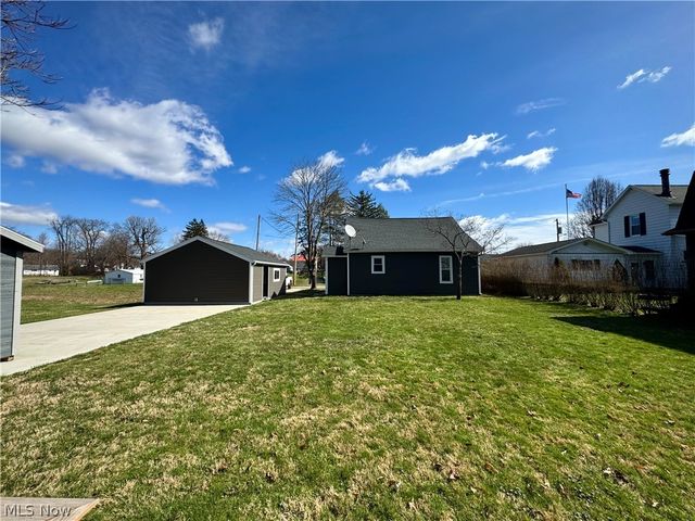 124 2nd Avenue NW, Beach City, OH 44608
