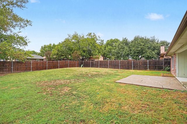 8237 Lara Lane, Watauga, TX 76148