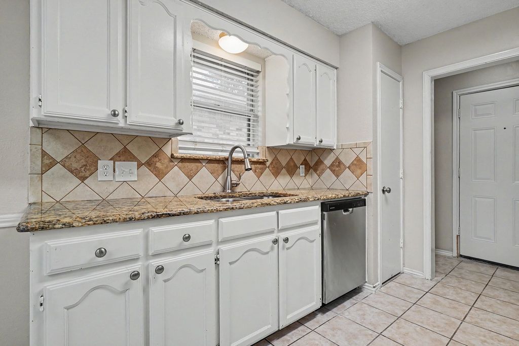 8237 Lara Lane, Watauga, TX 76148 — photo 5