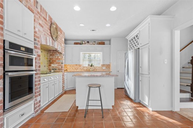 8 Wild Ginger Court, Spring, TX 77380