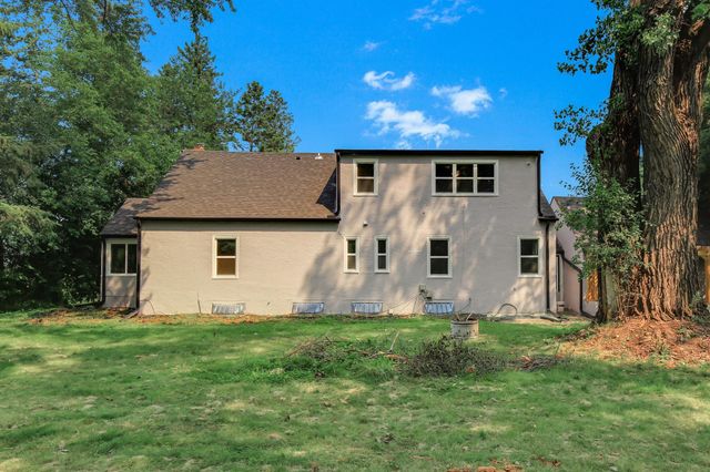 770 Viking Drive E, Maplewood, MN 55117