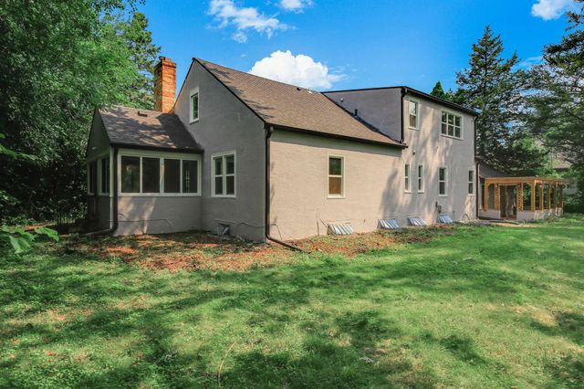 770 Viking Drive E, Maplewood, MN 55117