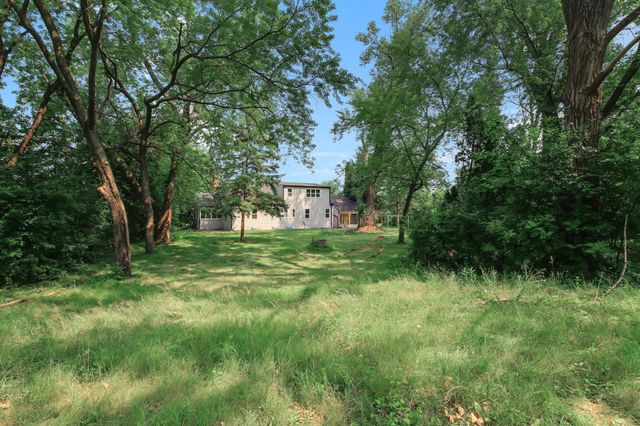 770 Viking Drive E, Maplewood, MN 55117