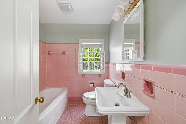 1349 Piedmont Avenue, Bristol, VA 24201