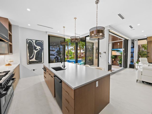 609 Poinciana Drive, Fort Lauderdale, FL 33301