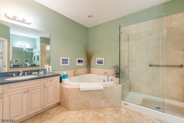 75 Schindler Way, Fairfield Twp., NJ 07004
